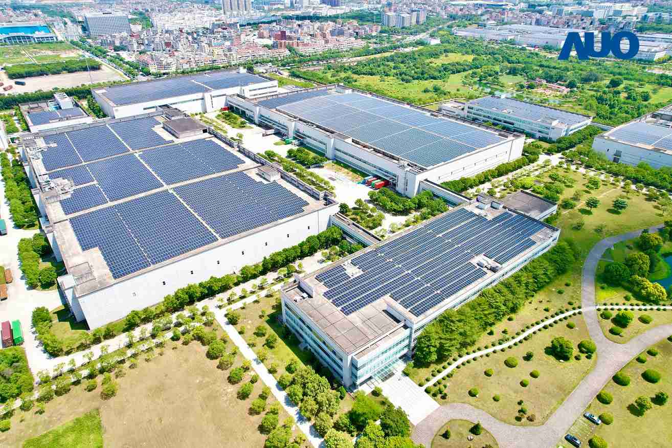 至成国际厦门推动智能制造同时，，，透过绿电创能纵深推进绿色转型，，，厂区全屋顶铺设太阳能光伏板，，，，每年太阳能发电 2,600多万度