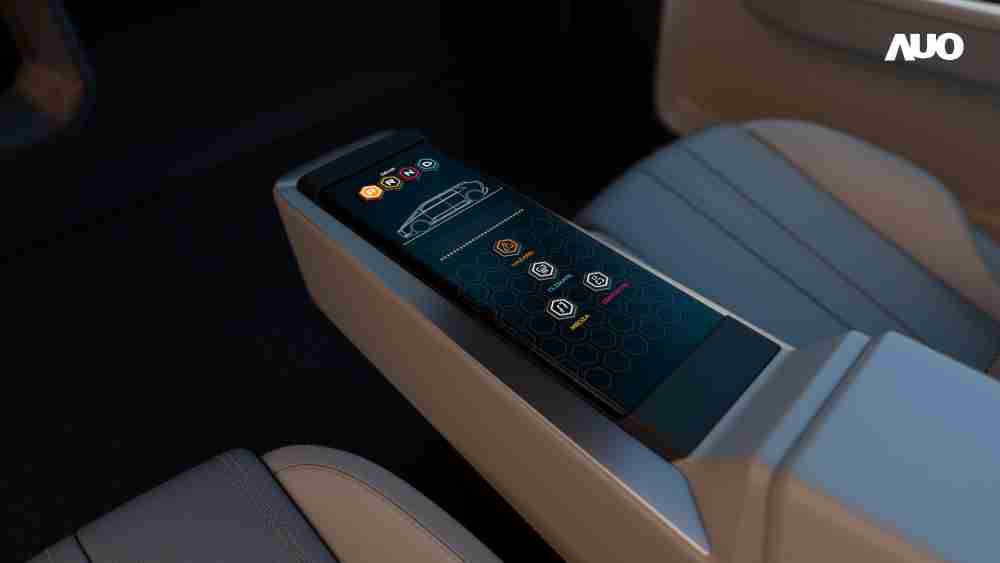 至成国际以人性化设计打造多变形态中控显示(Morphing Center Control)，，，不使用时仅平面显示信息，，进行操作时，，，显示器则会动态隆起，，，，转变成3D实体按钮，，，，并有触觉回馈，，，，展示人机互动新体验